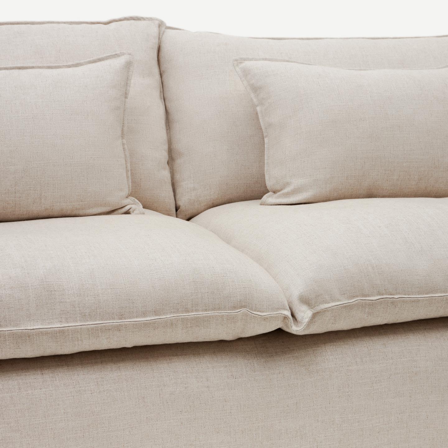 Sofá Anari, 3 lugares, estofado, linho, bege Sofá bege claro com almofadas de tecido e textura visível