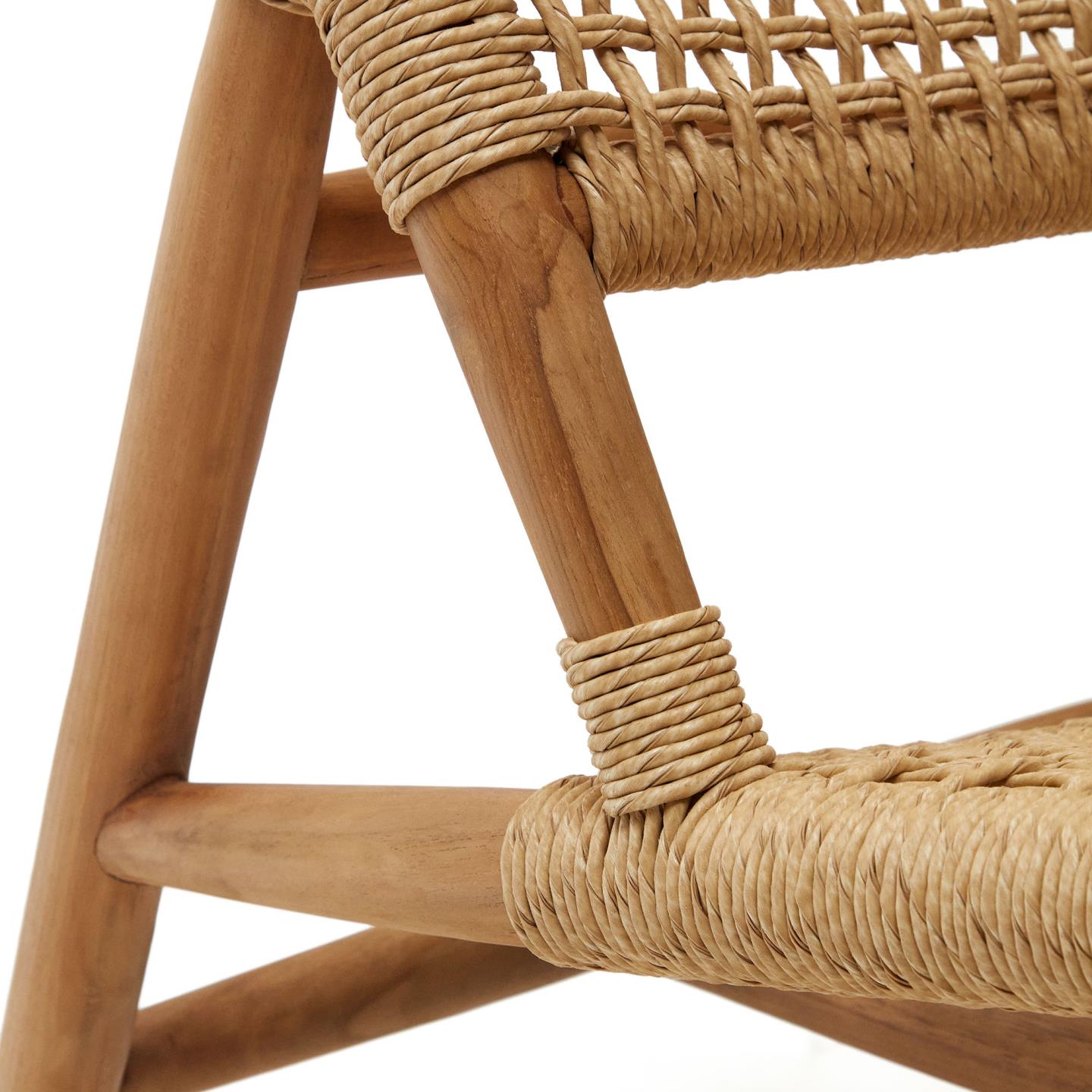 Cadeirão Codan, madeira teca/corda Cadeira em madeira clara com assento e encosto trançados em fibras naturais bege
