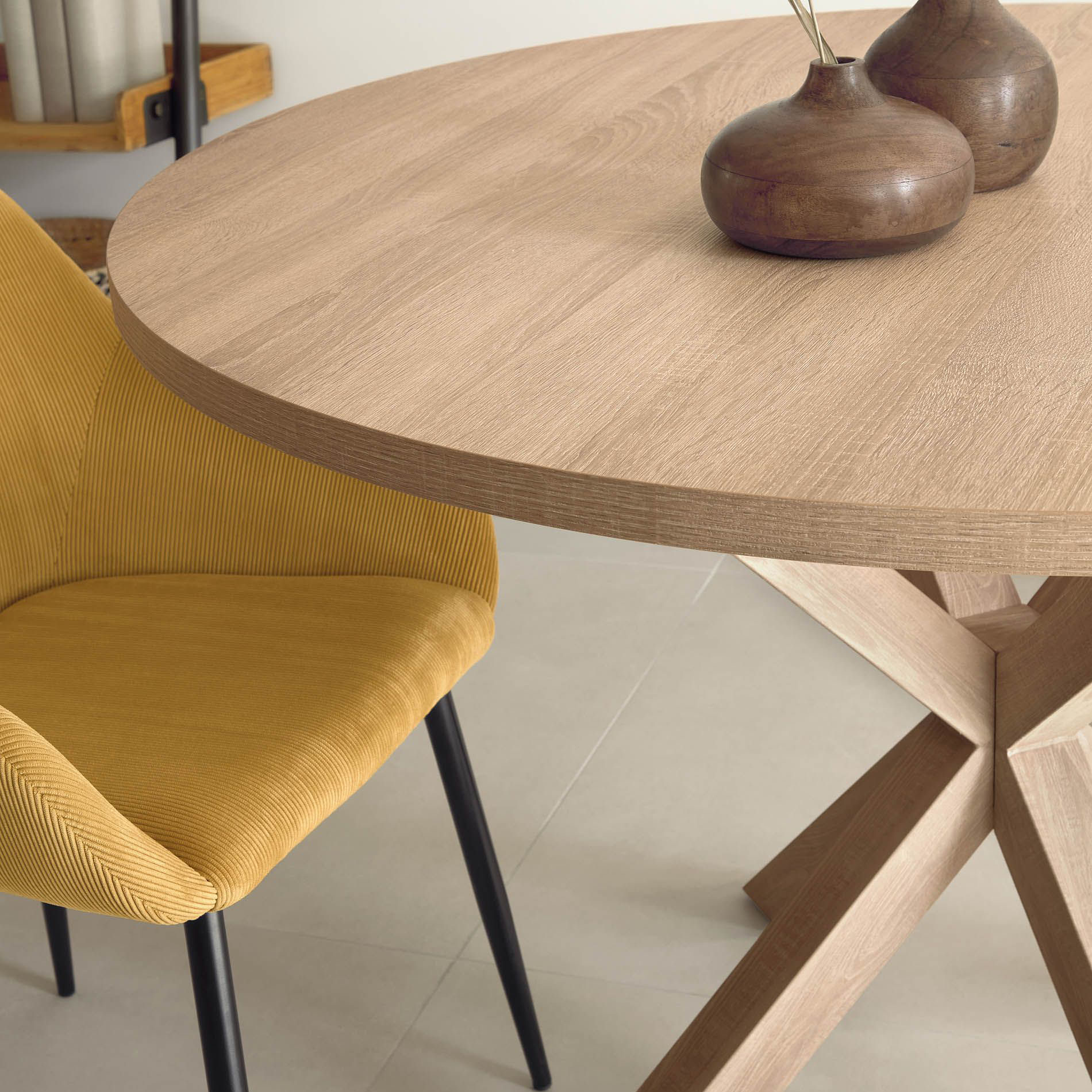 Mesa de jantar Arge, melamina/metal, Ø120x75 Mesa redonda de madeira clara com base cruzada e cadeira amarela de tecido