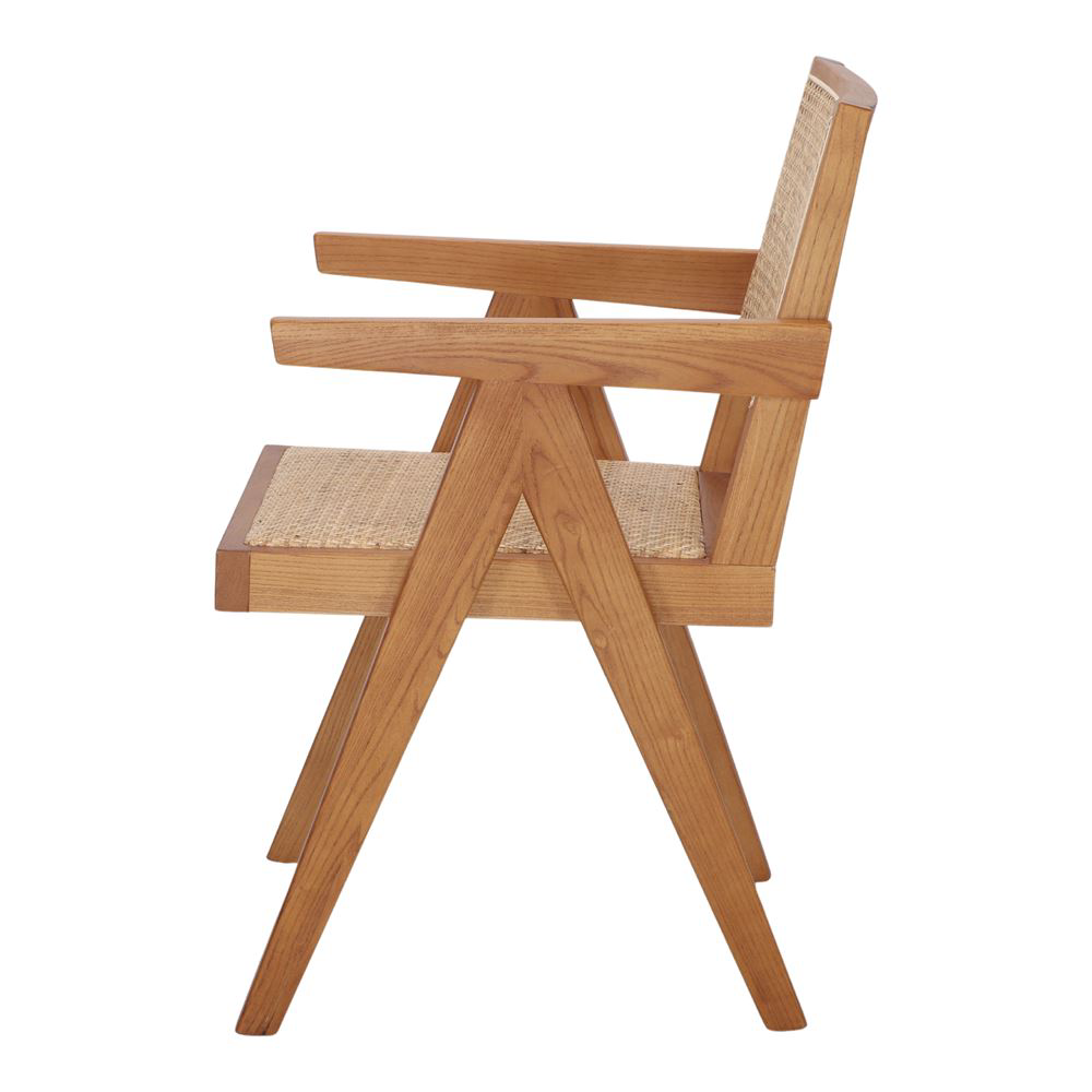 Cadeira estofada com braços em madeira e rattan Capito Cadeira de madeira com assento e encosto em trama de fibras naturais