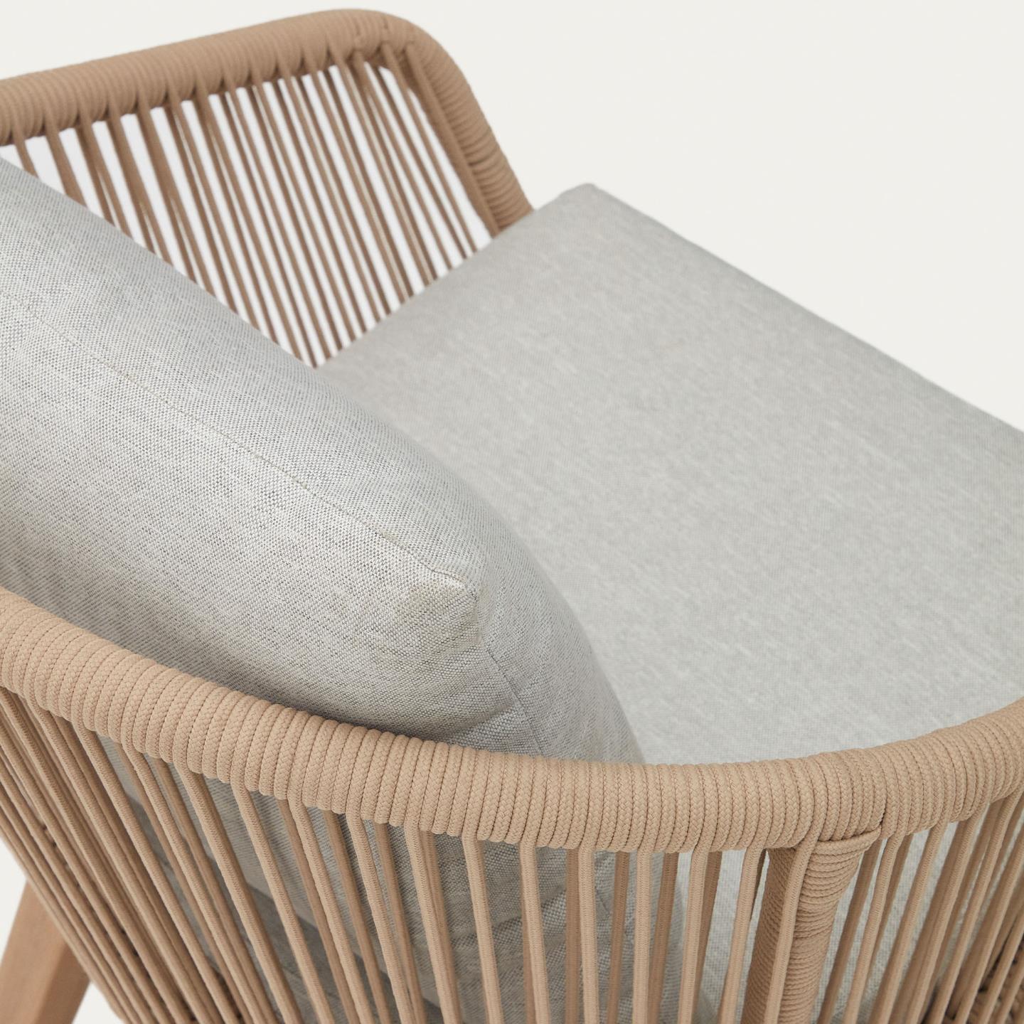 Cadeira Portale, exterior, madeira acácia Cadeira moderna com corda bege e almofadas cinza claro