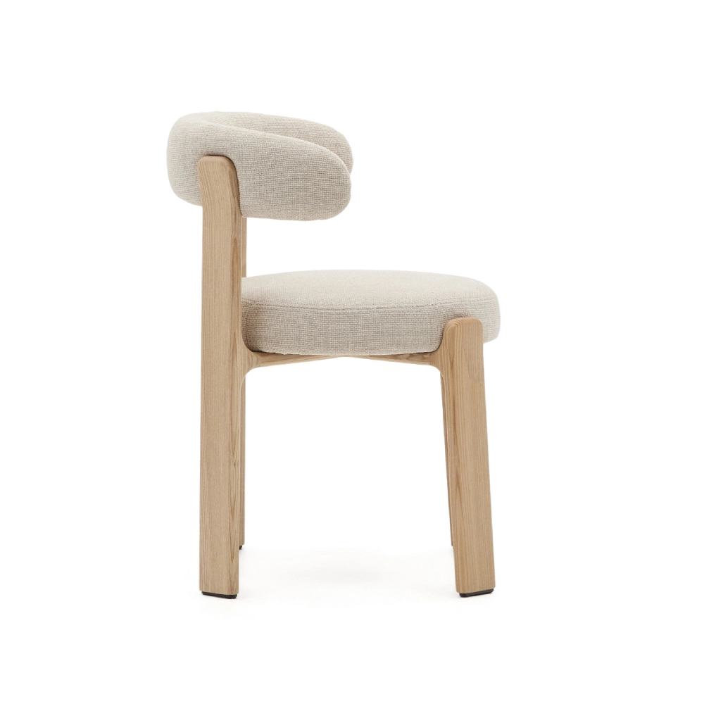 Cadeira em madeira de freixo estofada chenille Grani Cadeira de madeira clara com assento e encosto estofados em tecido bege