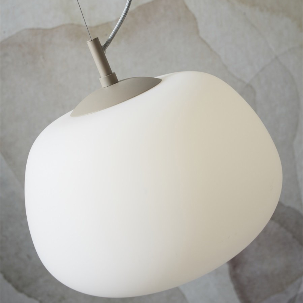 Candeeiro de Teto em Vidro Branco Sapporo Abajur suspenso com cúpula opaca branca e suporte cinzento