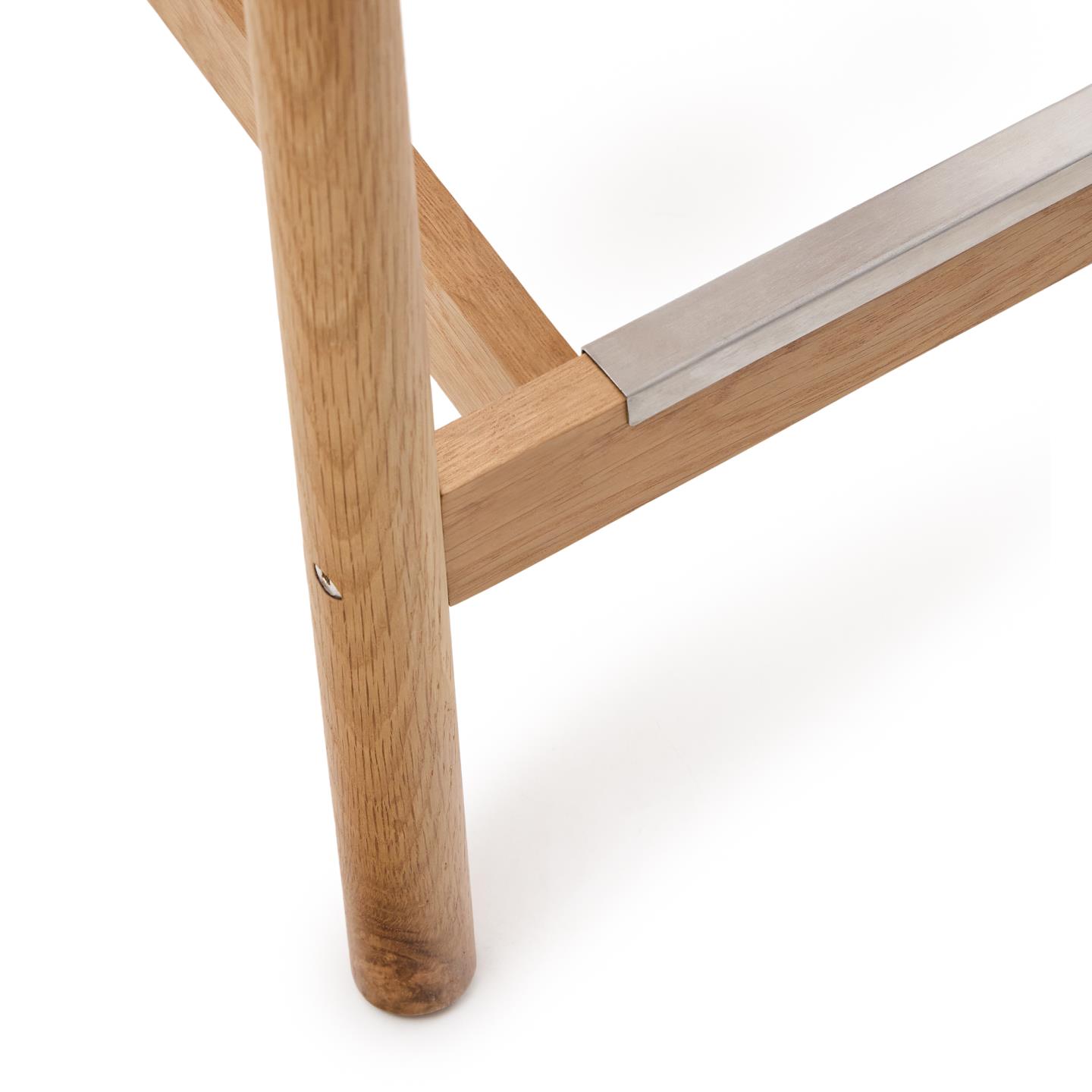 Cadeira alta Yalin, madeira carvalho, 65cm Pé de móvel em madeira clara com reforço metálico prateado
