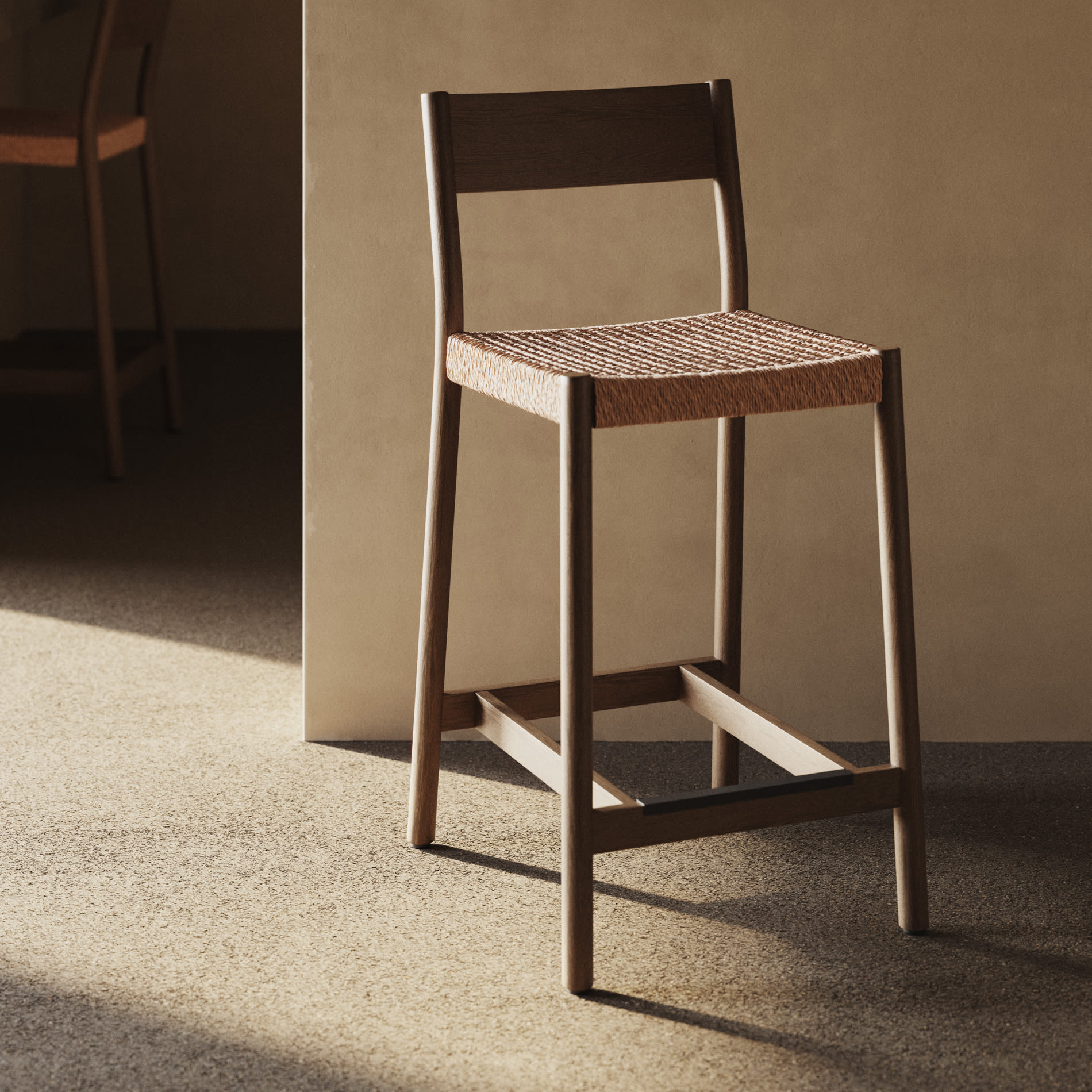 Cadeira alta Yalin, madeira carvalho, 65cm Banco alto em madeira com assento em corda trançada