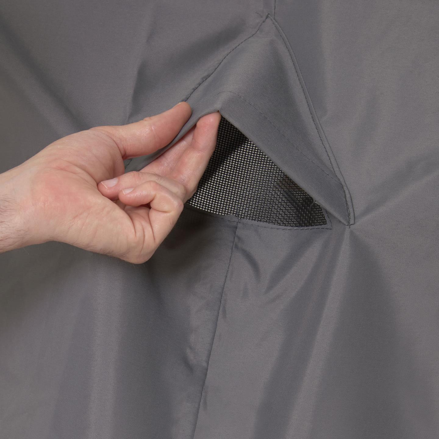 Capa protetora, exterior, 4 cadeiras empilhadas Peça de roupa cinzenta com bolso de tecido e interior em malha preta
