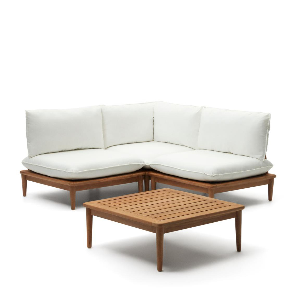 Conjunto Porto Rico, sofá 2 lugares, mesa, madeira teca Conjunto de sofás de canto em madeira com almofadas brancas e mesa de centro de madeira.