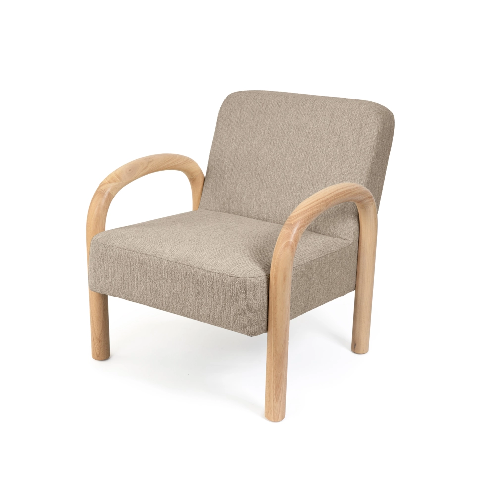 Cadeirão com braços madeira estofado Dorothy Cadeira de descanso com braços em madeira clara e estofos bege