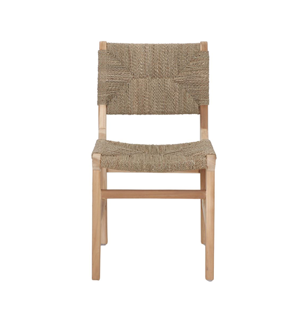 Cadeira em madeira teca e fibras naturais Juno Cadeira de madeira clara com assento e encosto de fibras naturais trançadas