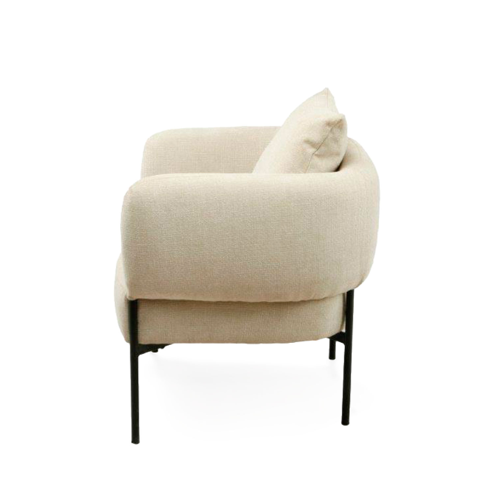 Cadeirão com braços estofado Agadir Poltrona moderna de tecido bege com pernas pretas