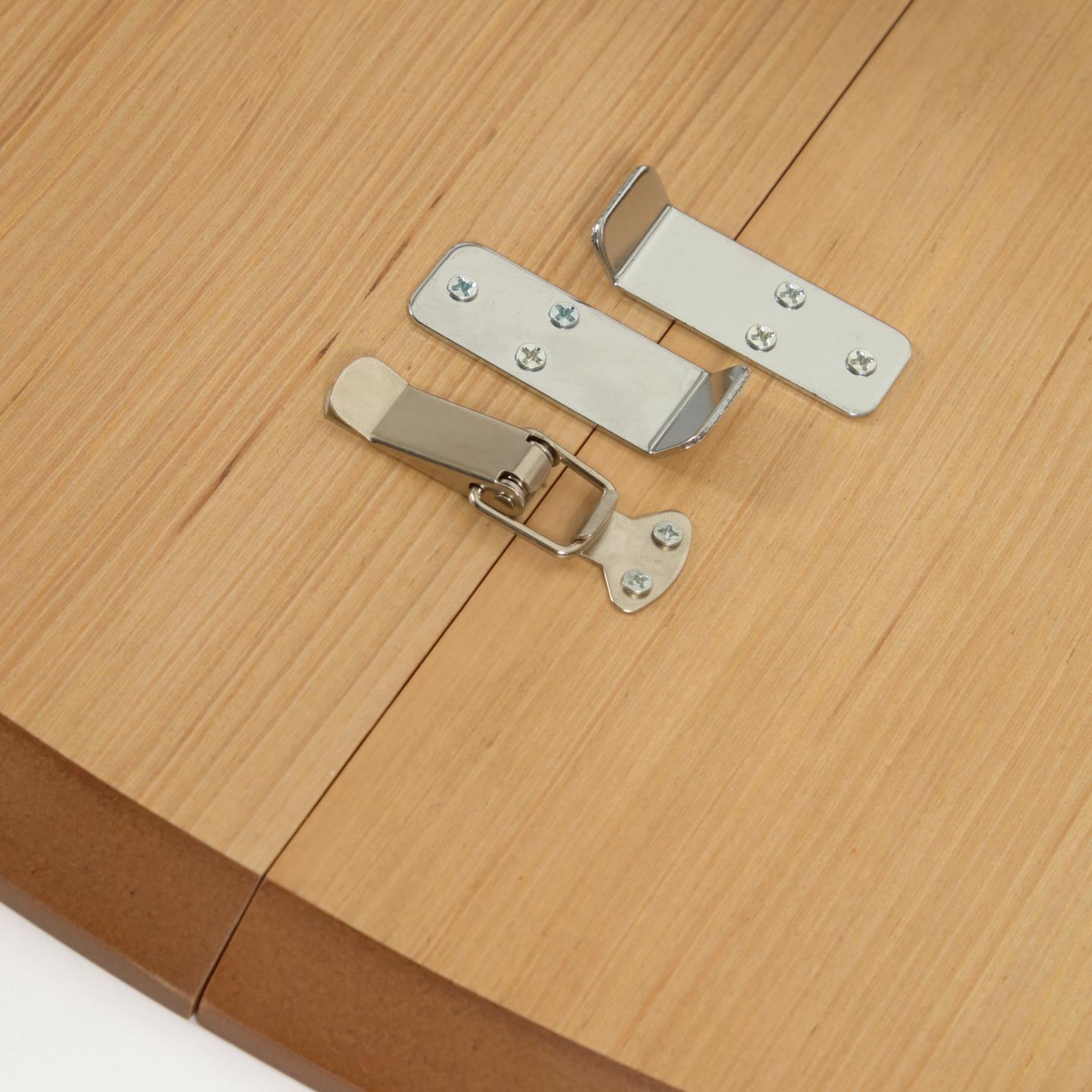 Mesa oval extensível Oki, madeira carvalho, 120(200)x90 Peças de metal cromado em superfície de madeira clara com parafusos