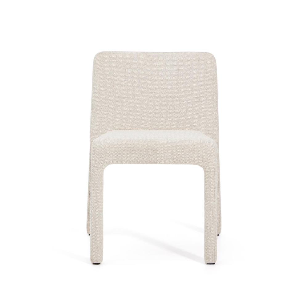 Cadeira empilhável madeira estofada chenille Lorani Cadeira estofada bege em fundo branco