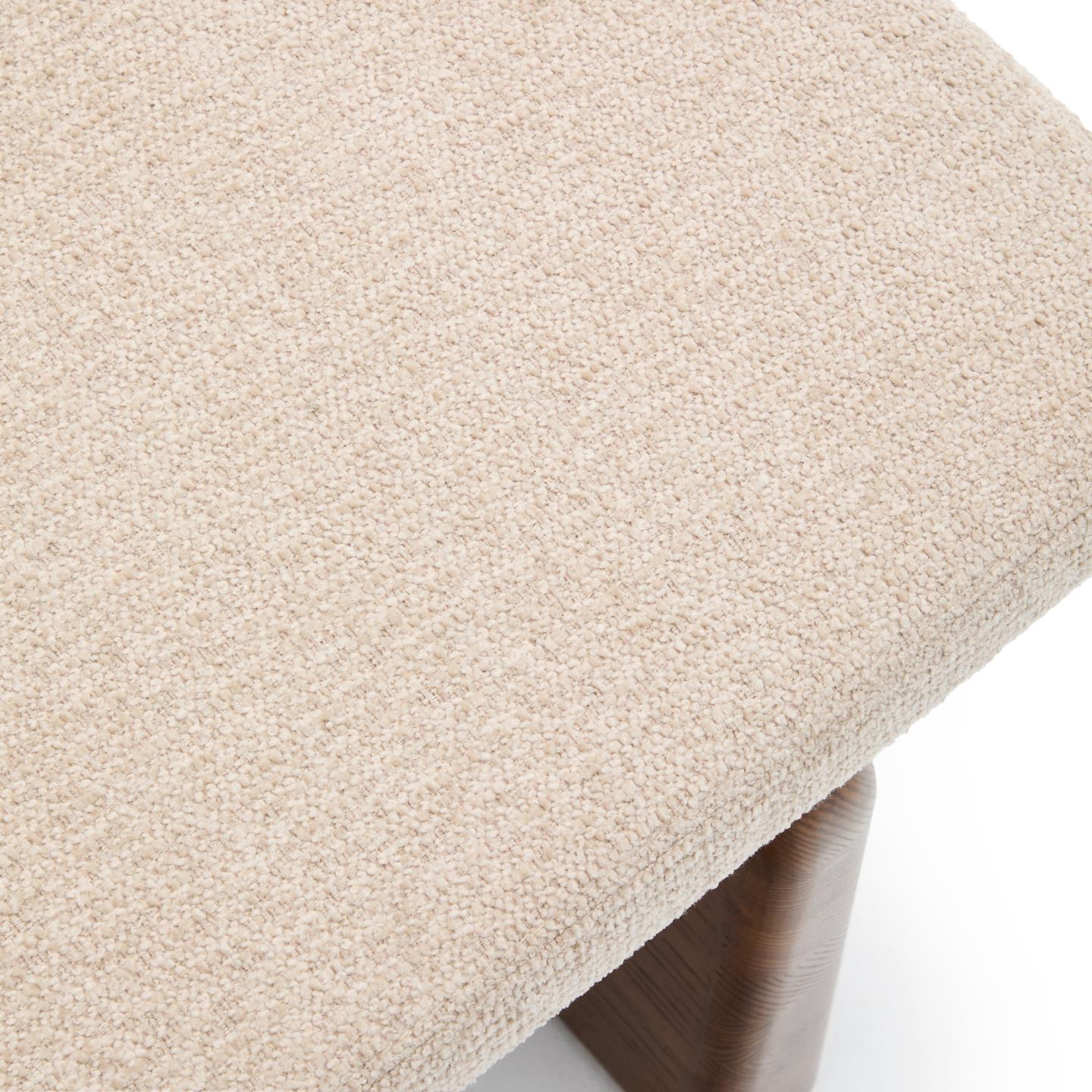 Banco Tupaz, chenille, madeira de freixo, nogueira Assento estofado bege com pernas de madeira