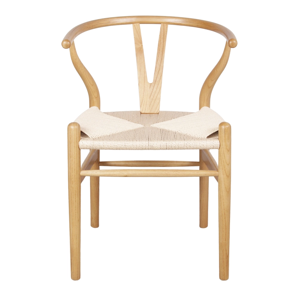 Cadeira Wishbone com braços em madeira olmo e corda natural Cadeira de madeira clara com assento em tecido trançado bege