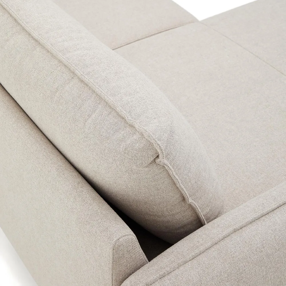 Sofá estofado bege com chaise longue direita/esquerda Karla sofá de tecido bege claro com almofada de encosto espessa e assento estofado
