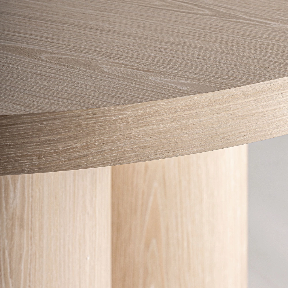 Mesa de jantar em madeira carvalho Prayssac Ø150x76 Mesa redonda de madeira clara com pernas cilíndricas.