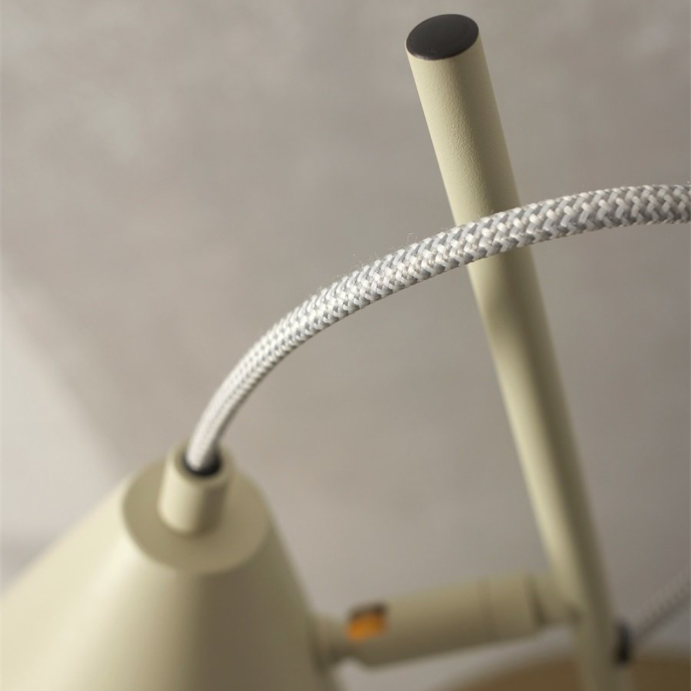 Candeeiro de Mesa Articulado em Metal Lisbon Lâmpada de mesa bege com cabo elétrico branco trançado