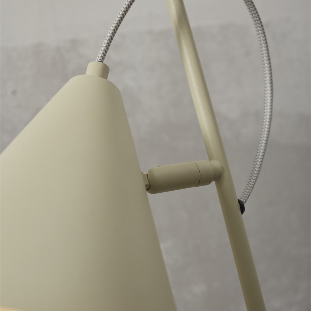 Candeeiro de Mesa Articulado em Metal Lisbon Abajur cónico bege com cabo elétrico tecido preto e branco