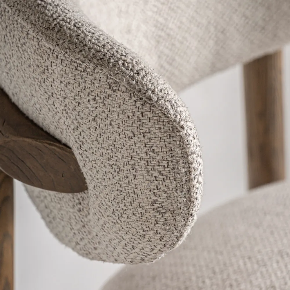 Cadeira alta estofada bege madeira de freixo Laires 68cm Encosto de cadeira estofado em tecido bege com suporte de madeira escura