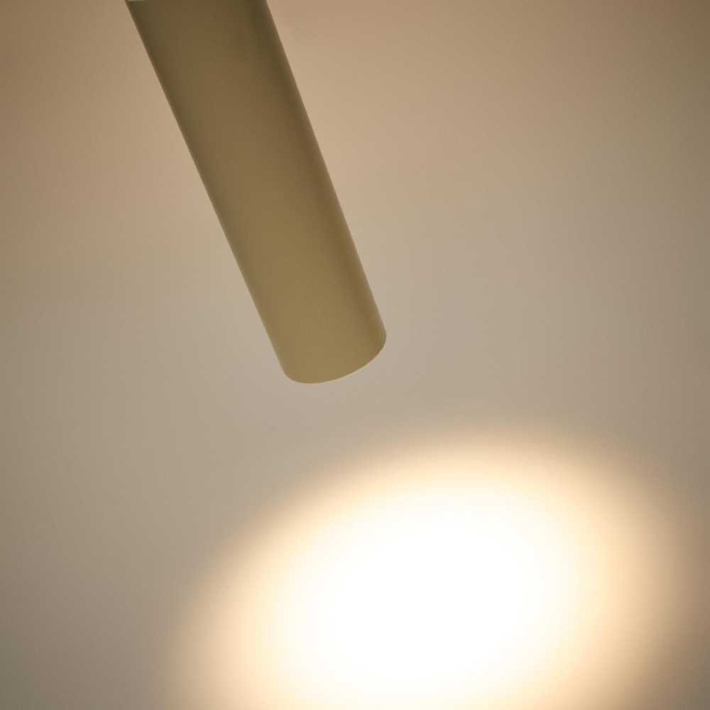 Candeeiro de teto em alumínio Adone Ø7x25 Candeeiro cilíndrico bege suspenso projetando luz quente