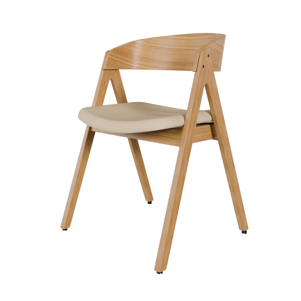 Cadeira estofada com braços em carvalho bege Rina Cadeira de madeira clara com assento almofadado bege e encosto curvo