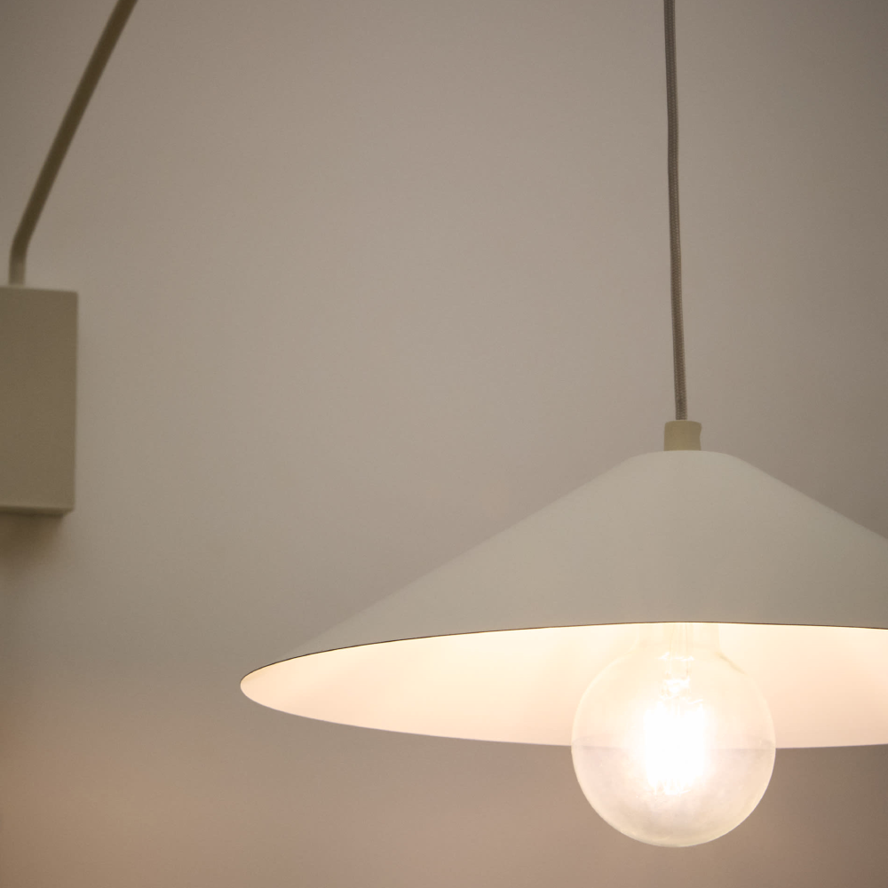 Aplique de Parede Giratório Kali Candeeiro de teto pendente branco com lâmpada visível