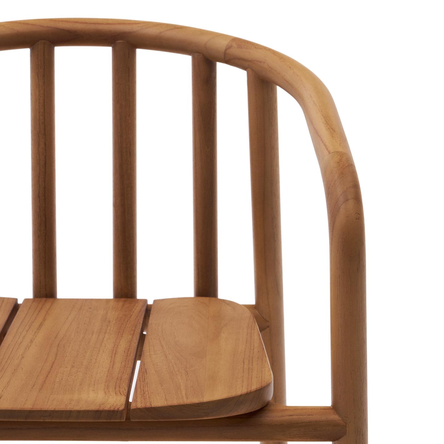 Cadeira Turquet, exterior, madeira teca Cadeira de madeira clara com design minimalista e ripas verticais no encosto
