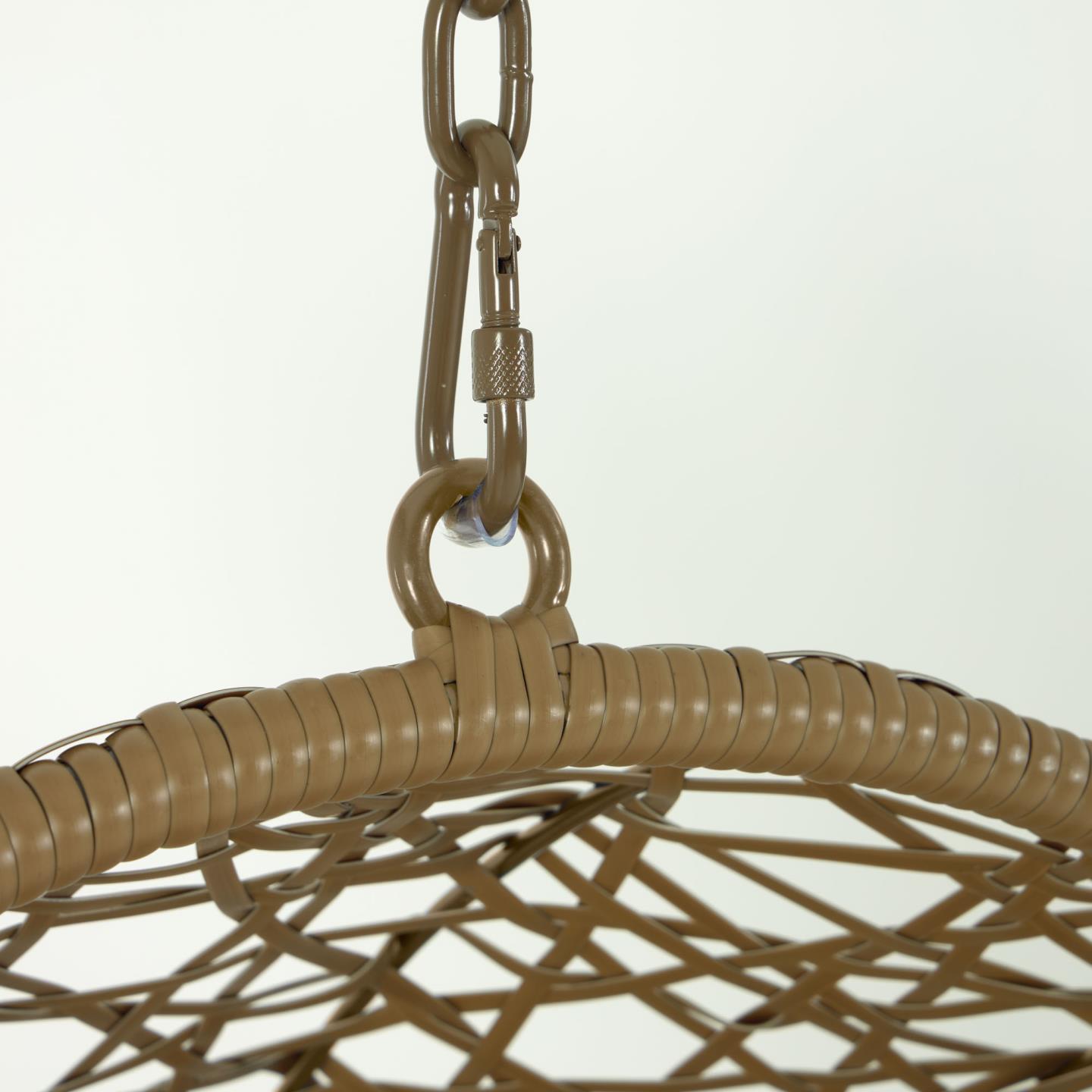 Cadeira suspensa Flora, rattan sintético, castanho Cadeira suspensa de vime sintético castanho claro com correntes e gancho