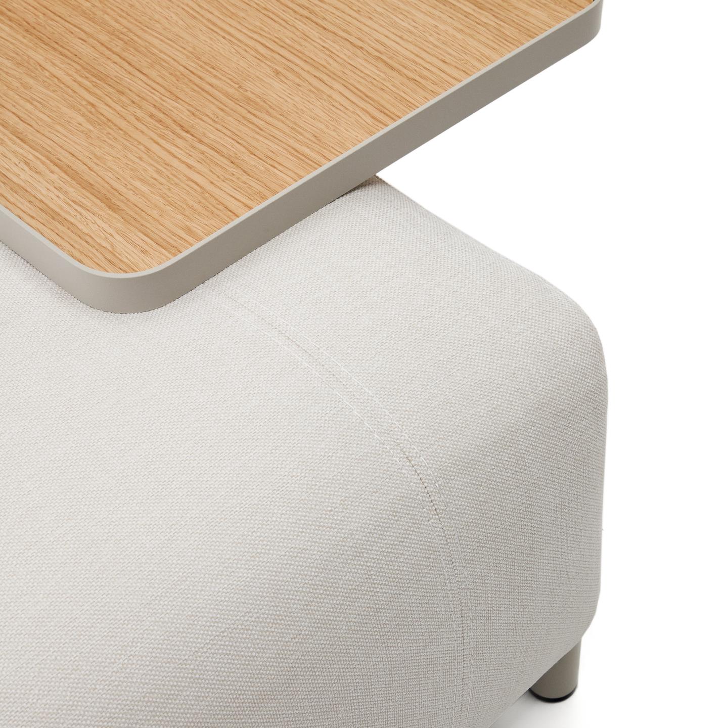 Sofá Compon, 3 lugares, estofado, c/bandeja, bege Canto de móvel com superfície de madeira clara e tecido branco