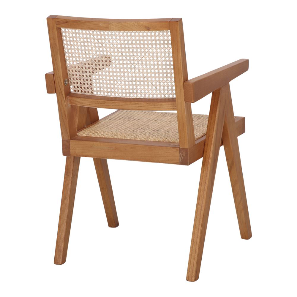 Cadeira estofada com braços em madeira e rattan Capito Cadeira de madeira clara com assento e encosto em palhinha trançada vista de trás