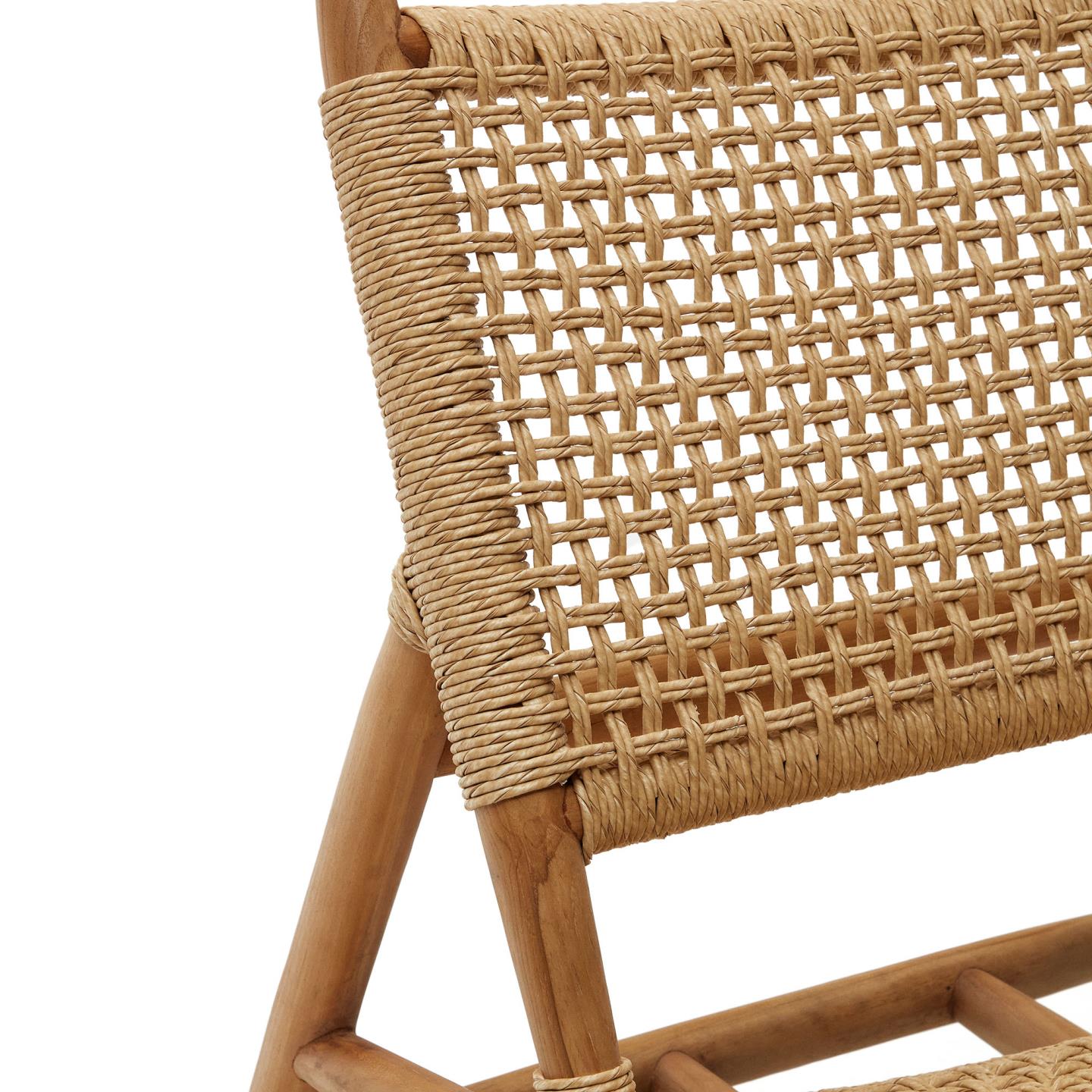 Cadeirão Codan, madeira teca/corda Cadeira com encosto trançado de tecido bege e estrutura em madeira clara