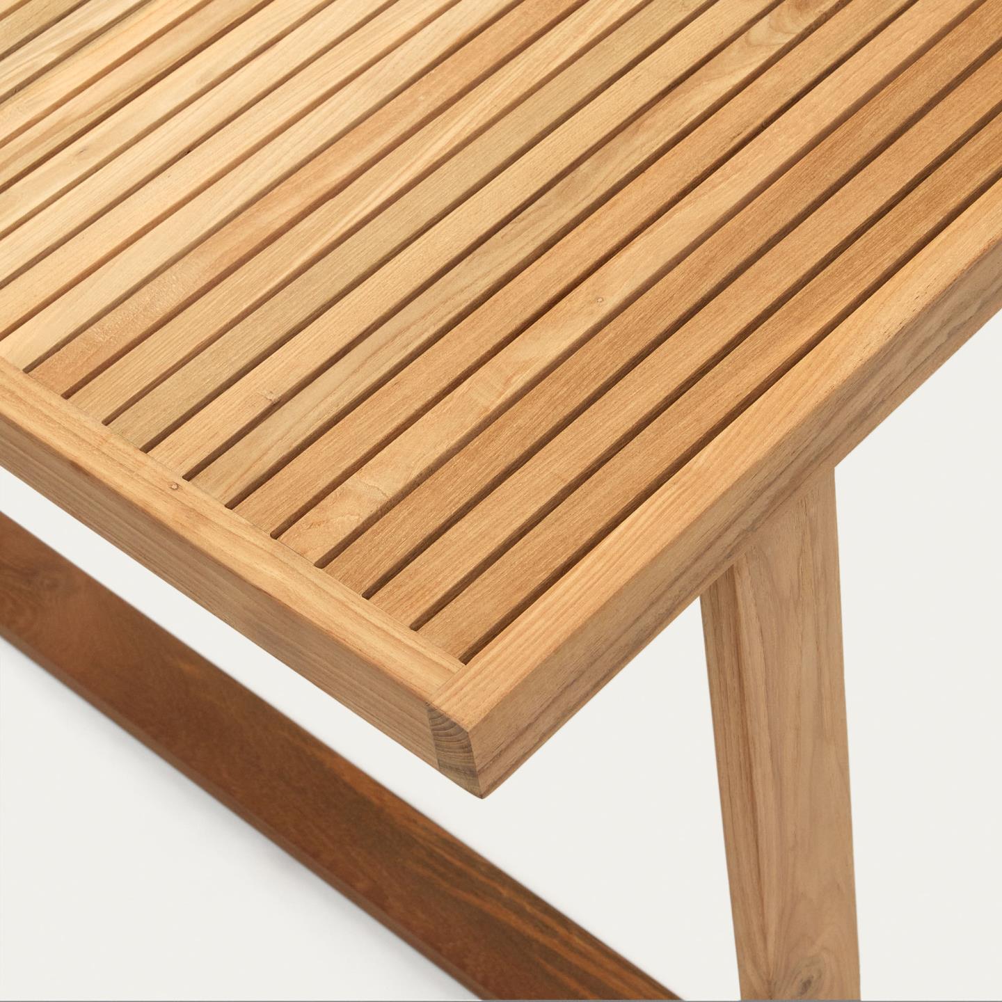 Mesa Canade, exterior, madeira teca Mesa de madeira clara com tampo ripado e base castanha sobre fundo branco