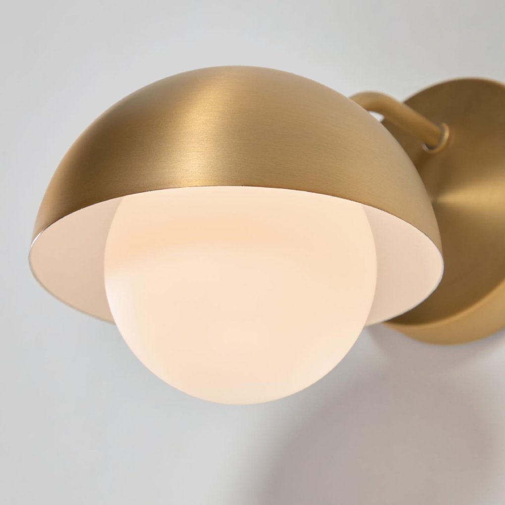 Aplique de Parede em Metal Dourado Lola Luminária de parede dourada com globo de vidro fosco branco