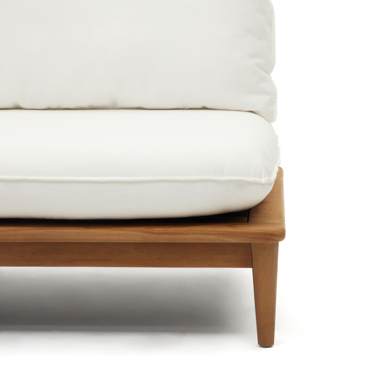 Conjunto Porto Rico, sofá 2 lugares, mesa, madeira teca Sofá com estrutura de madeira clara e almofado branco