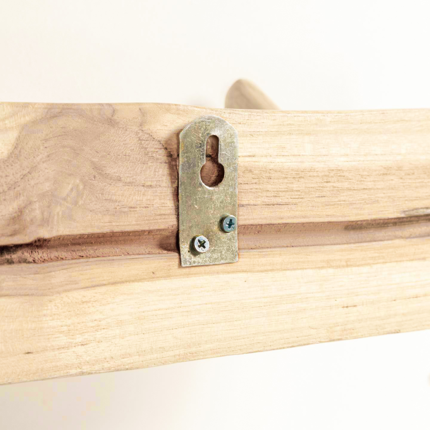 Cabide de parede Gaill, madeira teca, 63x7 Suporte metálico para pendurar em madeira clara