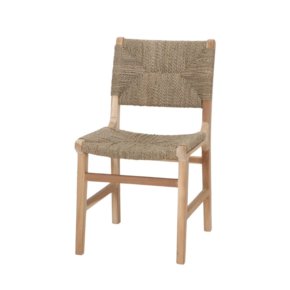 Cadeira em madeira teca e fibras naturais Juno Cadeira de madeira clara com assento e encosto trançados em corda bege.