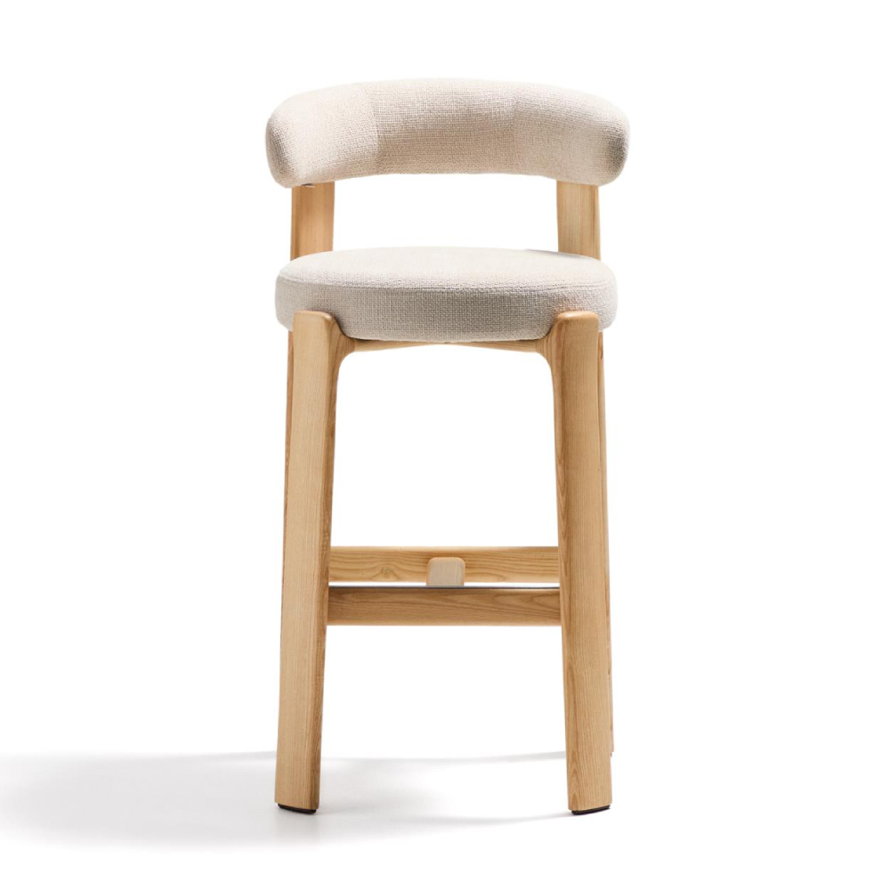 Cadeira alta madeira de freixo estofada bege Grani Cadeira alta em madeira com assento e encosto estofados bege.