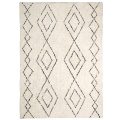 Tapete felpudo branco com padrão geométrico cinzento de losangos