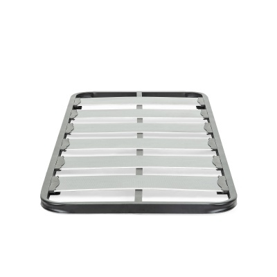 Estrado de cama metálico com ripas brancas num fundo branco