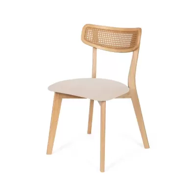 Cadeira em madeira clara com assento estofado bege e encosto em palhinha