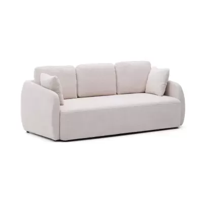 Sofá três lugares bege claro estofado com almofadas e braços arredondados