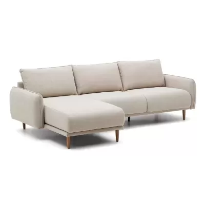 Sofá chaiselongue bege claro com pernas de madeira