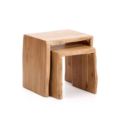 Conjunto de duas mesas aninhadas em madeira natural