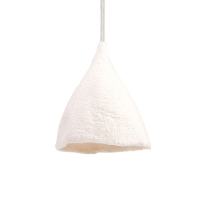 Luminária pendente cónica em tecido branco