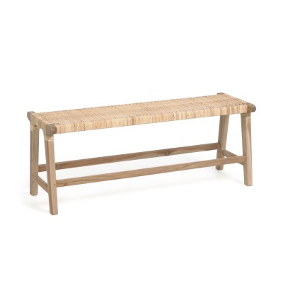 Banco de madeira com assento trançado em tecido rústico natural