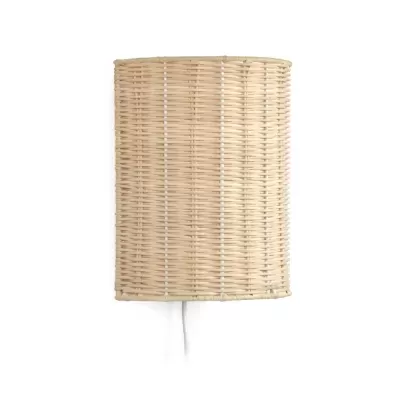 Candeeiro de parede com cúpula em material trançado natural