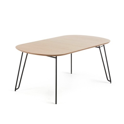 Mesa de madeira clara com pernas metálicas pretas