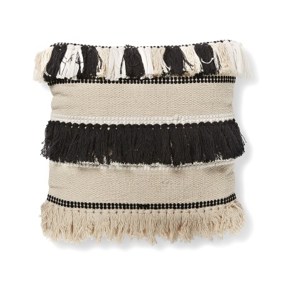 Almofada decorativa quadrada com franjas pretas e brancas