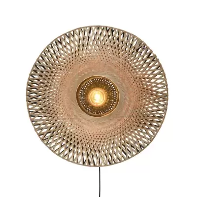 Candeeiro metálico dourado com padrão geométrico e lâmpada visível no centro