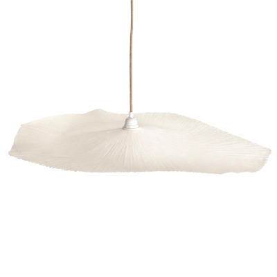 Luminária de teto branca com aba ondulada e textura fina suspensa por cabo